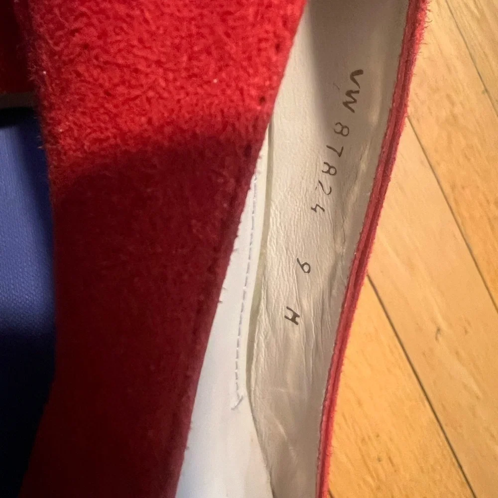💯 authentic Stuart Weitzman red suede pumps! - Picture 3 of 6